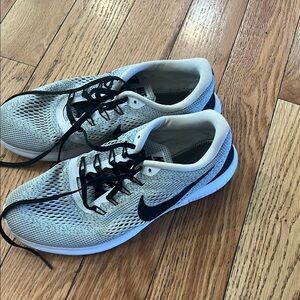 Nike White and Black Sneakers